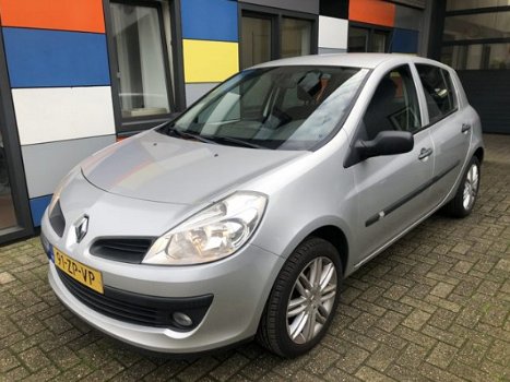 Renault Clio - 1.2-16V Special Line - 1