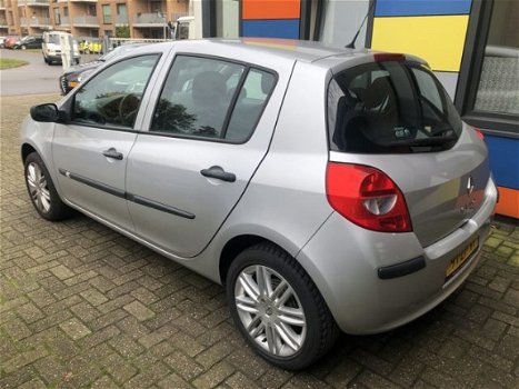 Renault Clio - 1.2-16V Special Line - 1