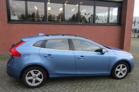 Volvo V40 - 2.0 D4 Summum Business PANORAMADAK/LEER/TREKHAAK/STOEL VERW - 1