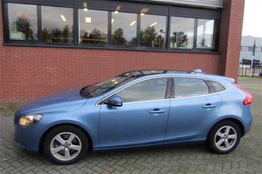 Volvo V40 - 2.0 D4 Summum Business PANORAMADAK/LEER/TREKHAAK/STOEL VERW - 1