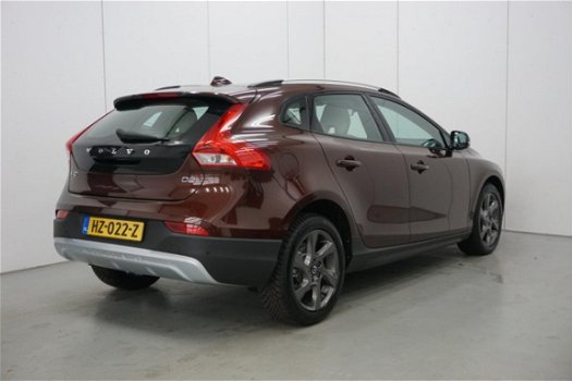 Volvo V40 Cross Country - 2.0 D2 Momentum | Navigatie | Xenon | Climate control | - 1