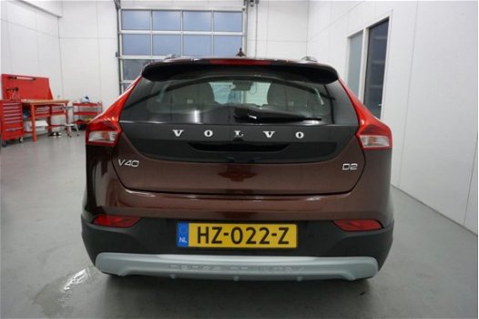 Volvo V40 Cross Country - 2.0 D2 Momentum | Navigatie | Xenon | Climate control | - 1