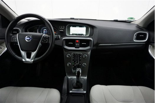 Volvo V40 Cross Country - 2.0 D2 Momentum | Navigatie | Xenon | Climate control | - 1