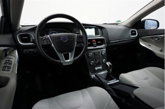 Volvo V40 Cross Country - 2.0 D2 Momentum | Navigatie | Xenon | Climate control | - 1