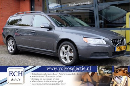 Volvo V70 - 2.5T 200 pk, Stoelverwarming voor + achter, ECC, Trekhaak - 1