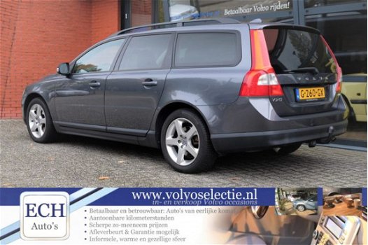 Volvo V70 - 2.5T 200 pk, Stoelverwarming voor + achter, ECC, Trekhaak - 1