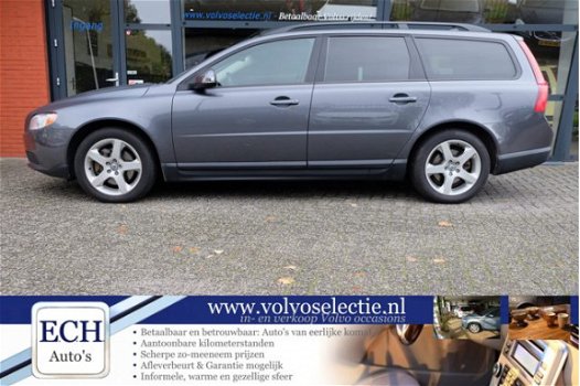 Volvo V70 - 2.5T 200 pk, Stoelverwarming voor + achter, ECC, Trekhaak - 1