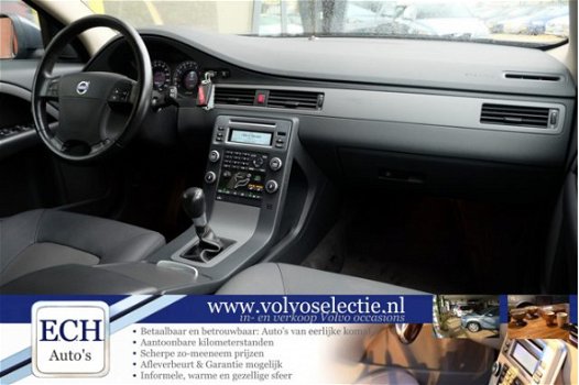 Volvo V70 - 2.5T 200 pk, Stoelverwarming voor + achter, ECC, Trekhaak - 1