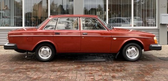 Volvo 244 - 2.1 GL Automaat 1978, Benzine, Sedan, Rood Apk 09-2021 belastingvrij - 1