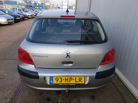 Peugeot 307 - 1.6-16V XR STORING IN DASHBOARD - 1