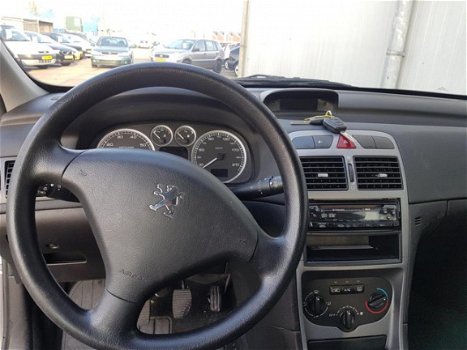 Peugeot 307 - 1.6-16V XR STORING IN DASHBOARD - 1