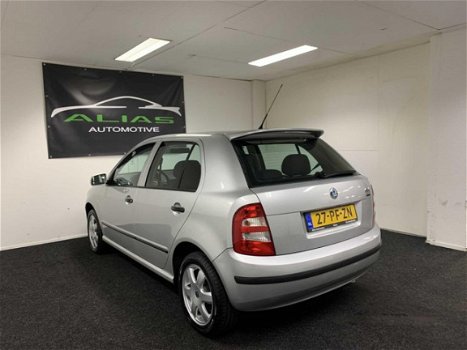 Skoda Fabia - 1.4-16V Comfort 2004 Grijs / 5-deurs / Bluetooth / APK 2020 / NAP - 1