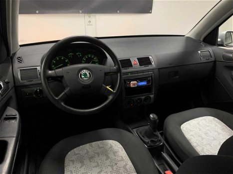 Skoda Fabia - 1.4-16V Comfort 2004 Grijs / 5-deurs / Bluetooth / APK 2020 / NAP - 1