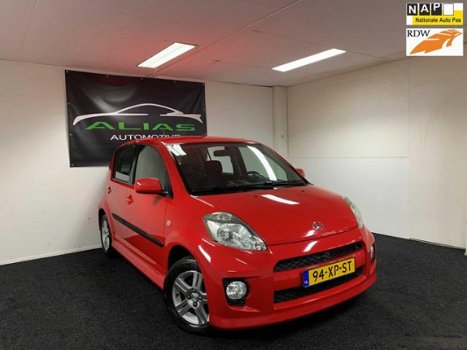 Daihatsu Sirion 2 - 1.3-16V Sport 2007 Rood AIRCO / APK 2020 / NAP - 1