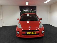 Daihatsu Sirion 2 - 1.3-16V Sport 2007 Rood AIRCO / APK 2020 / NAP