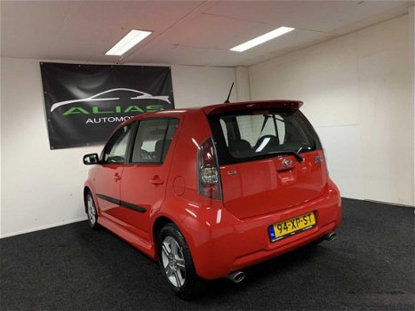 Daihatsu Sirion 2 - 1.3-16V Sport 2007 Rood AIRCO / APK 2020 / NAP - 1