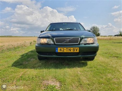 Volvo V70 - 2.5T aut. 7 persoons schuifdak motor en aut. 200.000 km - 1