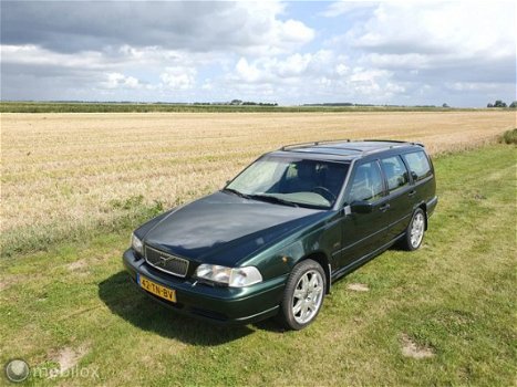 Volvo V70 - 2.5T aut. 7 persoons schuifdak motor en aut. 200.000 km - 1