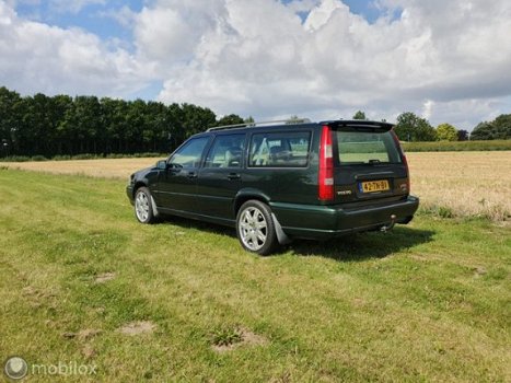 Volvo V70 - 2.5T aut. 7 persoons schuifdak motor en aut. 200.000 km - 1