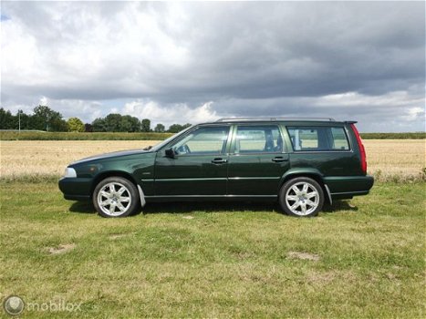 Volvo V70 - 2.5T aut. 7 persoons schuifdak motor en aut. 200.000 km - 1