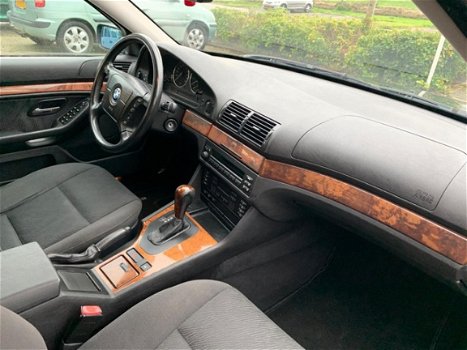 BMW 5-serie - 525d Executive YOUNGTIMER, AUTOMAAT en in perfecte staat - 1