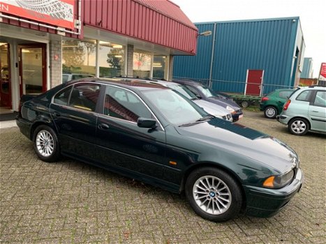 BMW 5-serie - 525d Executive YOUNGTIMER, AUTOMAAT en in perfecte staat - 1