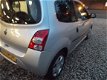 Renault Twingo - 1.2 Dynamique zeer mooi met airco nederlandse auto geen import in nieuw staat - 1 - Thumbnail