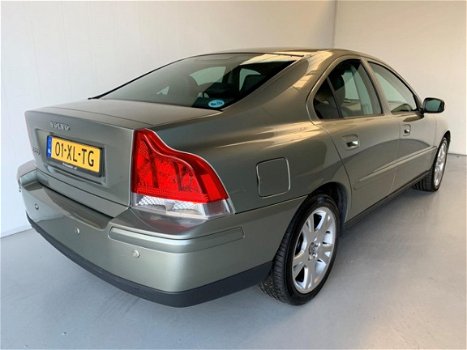 Volvo S60 - 2.4 Momentum Automaat Navi Leer PDC - 1