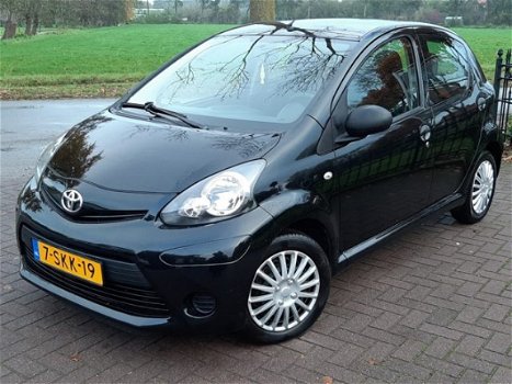 Toyota Aygo - 1.0 68pk Airco Elektrische ramen Centrale vergrendeling - 1