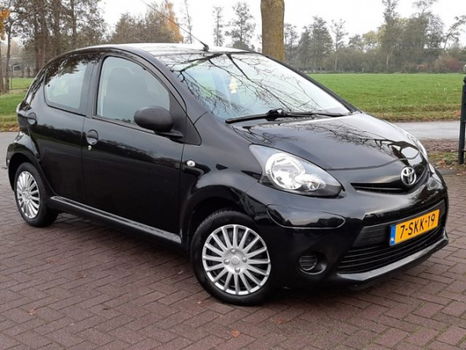 Toyota Aygo - 1.0 68pk Airco Elektrische ramen Centrale vergrendeling - 1