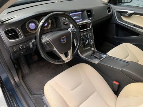 Volvo S60 - 1.6 DRIVe Momentum Trekhaak | Navigatie | Parkeersensoren| Bluethoot | City Safety | - 1