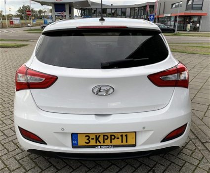 Hyundai i30 - 1.6 GDI i-Magine *Navigatie, Cruise Control, Bluetooth, Leder - 1