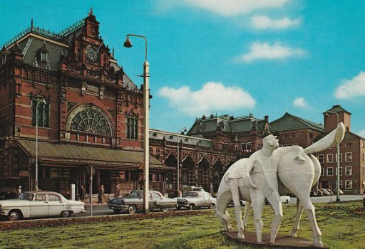 Groningen Station met het Peerd van Ome Loek - 1
