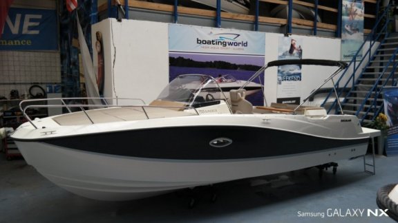 Quicksilver Activ 755 Sundeck - 1