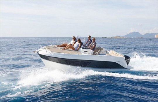 Quicksilver Activ 805 Sundeck - 8