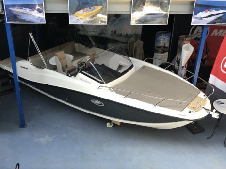 Quicksilver 675 Sundeck - 1