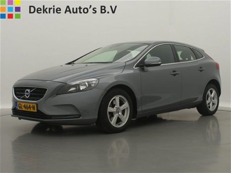 Volvo V40 - 2.0 T2 123PK MOMENTUM / NAVIGATIE / AIRCO / LMV./ STOELVERWARMING - 1