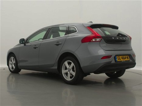 Volvo V40 - 2.0 T2 123PK MOMENTUM / NAVIGATIE / AIRCO / LMV./ STOELVERWARMING - 1