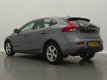 Volvo V40 - 2.0 T2 123PK MOMENTUM / NAVIGATIE / AIRCO / LMV./ STOELVERWARMING - 1 - Thumbnail