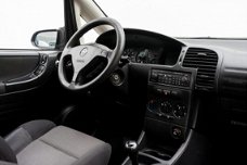 Opel Zafira - 1.6-16V 100pk Comfort 7 persoons/ Sportstoelen/ Trekhaak/ Elek. pakket/ Lmv/ CV op afs