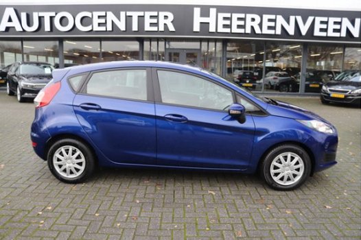 Ford Fiesta - 1.6 TDCi Style 50 procent deal 3.475, - ACTIE Navi / Bluetooth / Spraakb / Airco - 1