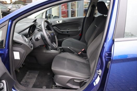 Ford Fiesta - 1.6 TDCi Style 50 procent deal 3.475, - ACTIE Navi / Bluetooth / Spraakb / Airco - 1