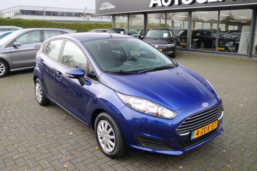 Ford Fiesta - 1.6 TDCi Style 50 procent deal 3.475, - ACTIE Navi / Bluetooth / Spraakb / Airco - 1