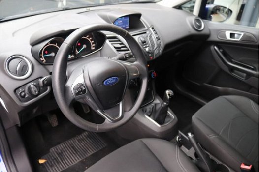 Ford Fiesta - 1.6 TDCi Style 50 procent deal 3.475, - ACTIE Navi / Bluetooth / Spraakb / Airco - 1