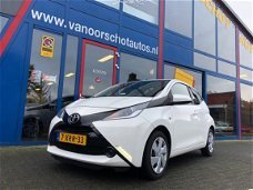 Toyota Aygo - 1.0VTT-i X-Play 5-deurs Navi Camera Led Airco