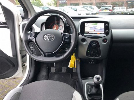 Toyota Aygo - 1.0VTT-i X-Play 5-deurs Navi Camera Led Airco - 1