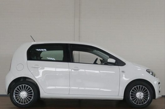 Volkswagen Up! - 1.0 high up BlueMotion AIRCO / CRUISE / LMV / PDC / HALF.LEER / MISTLAMPEN / ISOFIX - 1