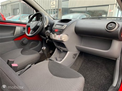 Toyota Aygo - 1.0-12V // Nieuwe APK en kleine beurt - 1