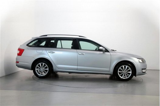 Skoda Octavia Combi - 1.4 TSI 140pk Greentech Ambition Business 6-bak Navigatie Parkeersensoren Clim - 1