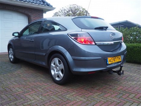 Opel Astra GTC - 1.6 Enjoy | Navigatie | Airco | Trekhaak | LMV | - 1